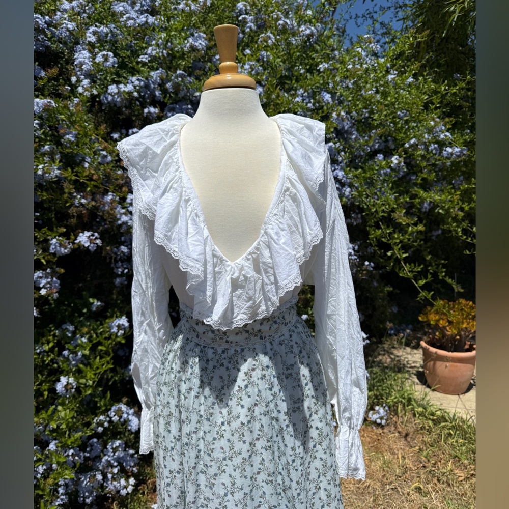 Vintage Judy Knapp Cream Ruffle V-Neck Women’s Top